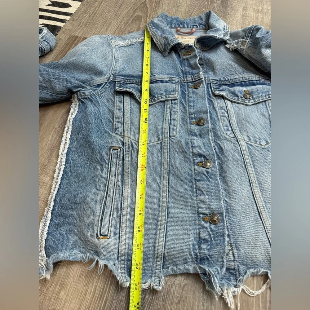 Free People We The Free Indira Distressed Denim Jacket Large - Picture 13 of 13
